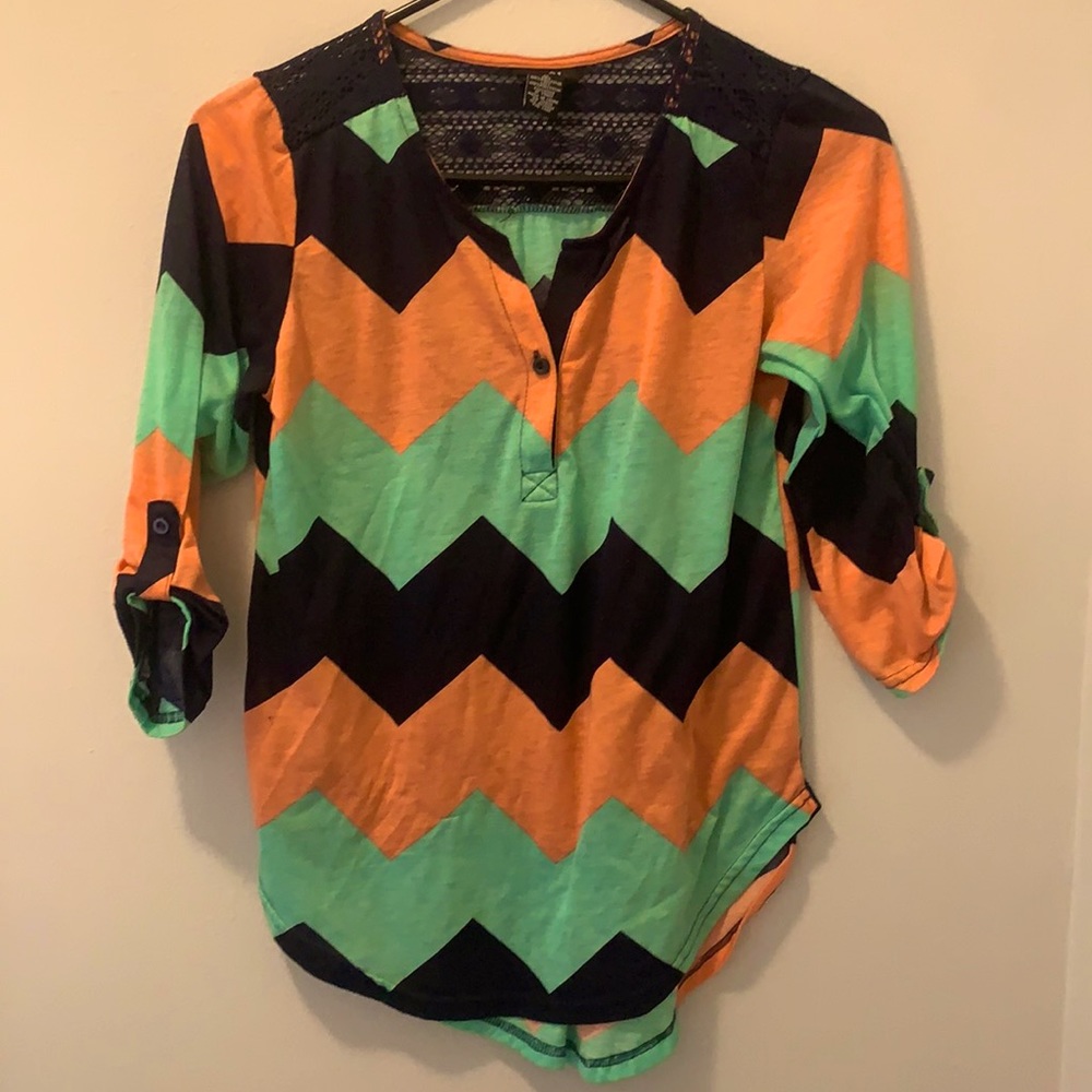 Rue21 Chevron M striped blouse with one button, 1/2-3/4 length adjustable sleeve